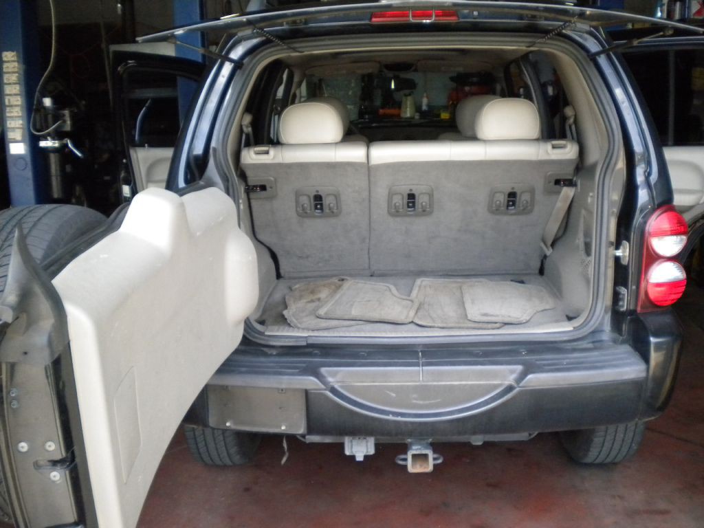 2005 Jeep Liberty Image 17