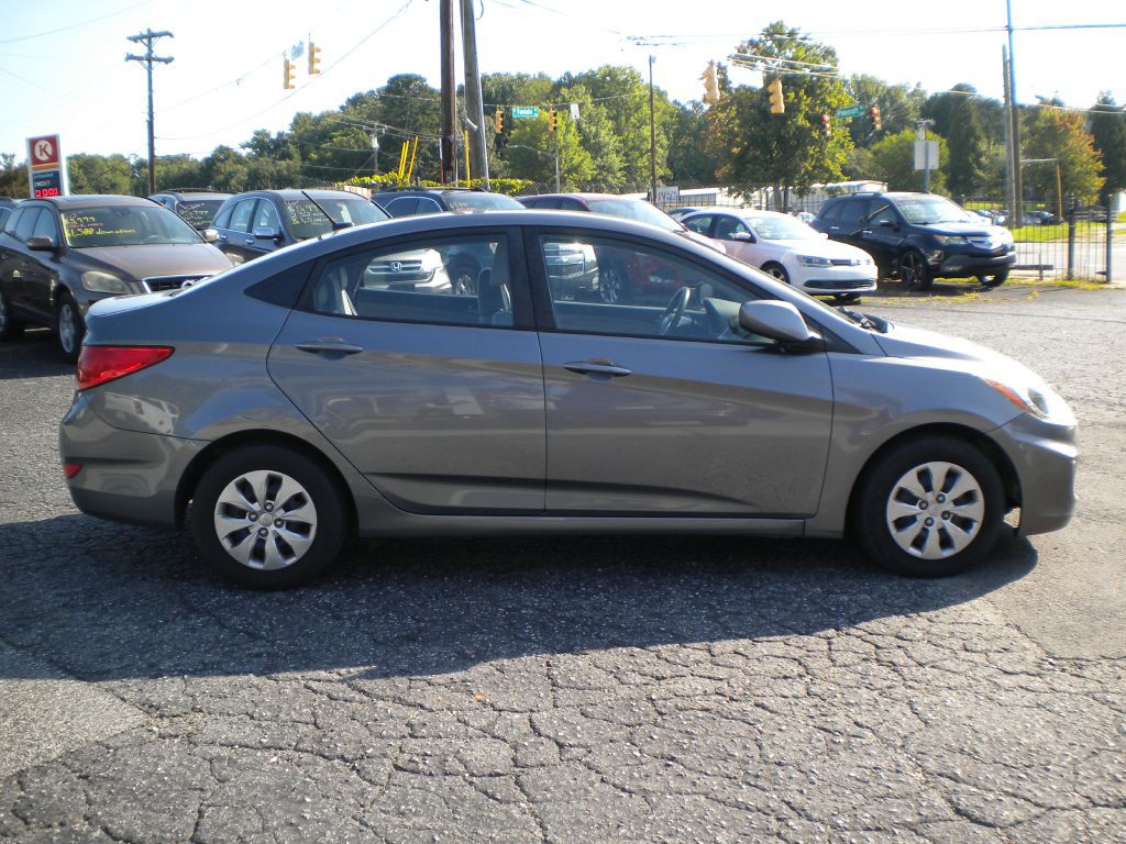 2017 Hyundai Accent Image 8