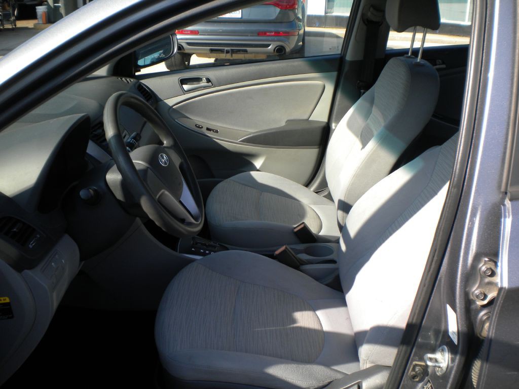 2017 Hyundai Accent Image 10