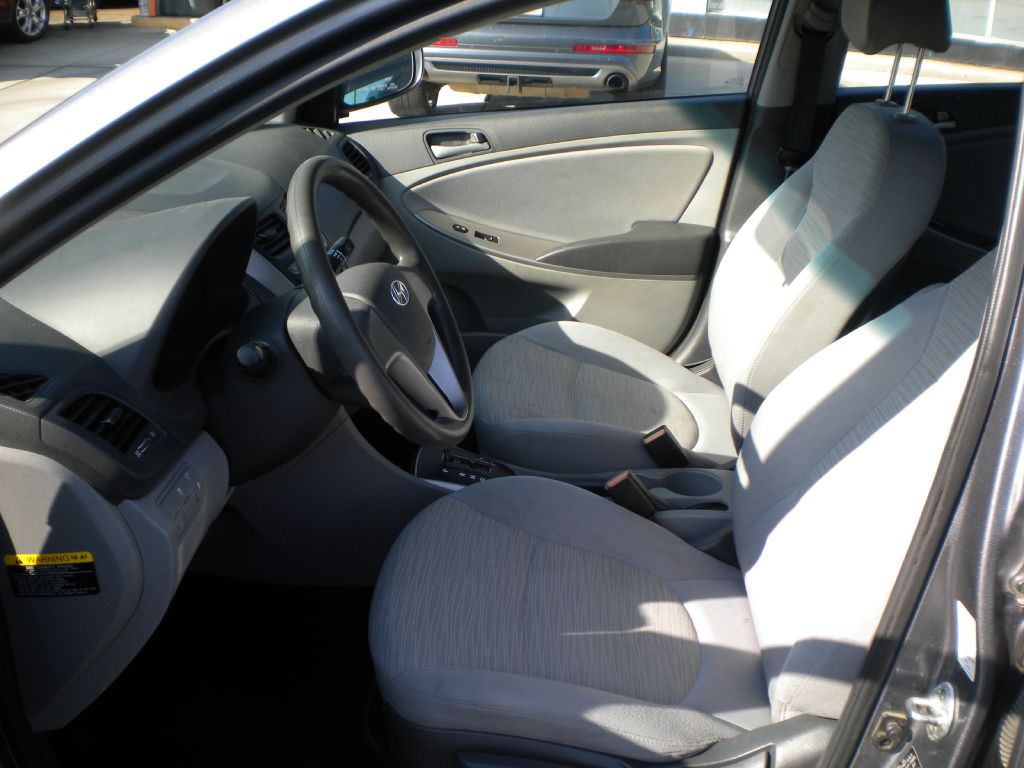 2017 Hyundai Accent Image 11