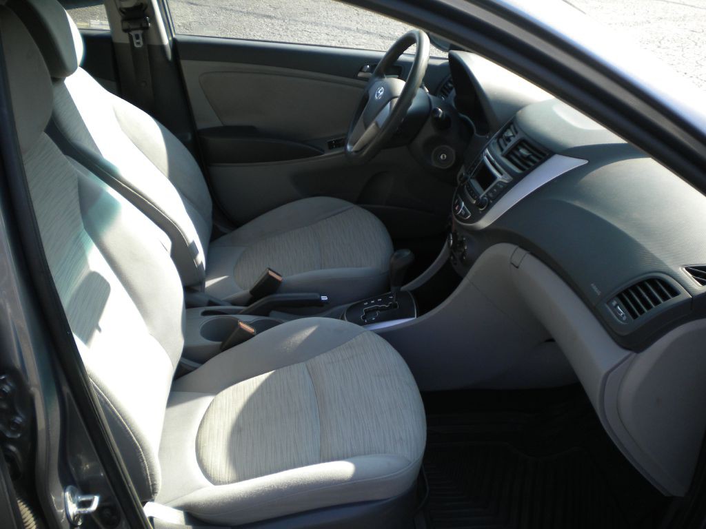 2017 Hyundai Accent Image 13