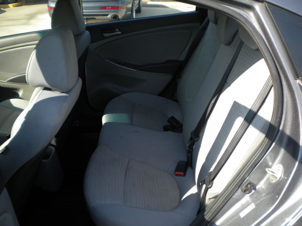 2017 Hyundai Accent Image 17