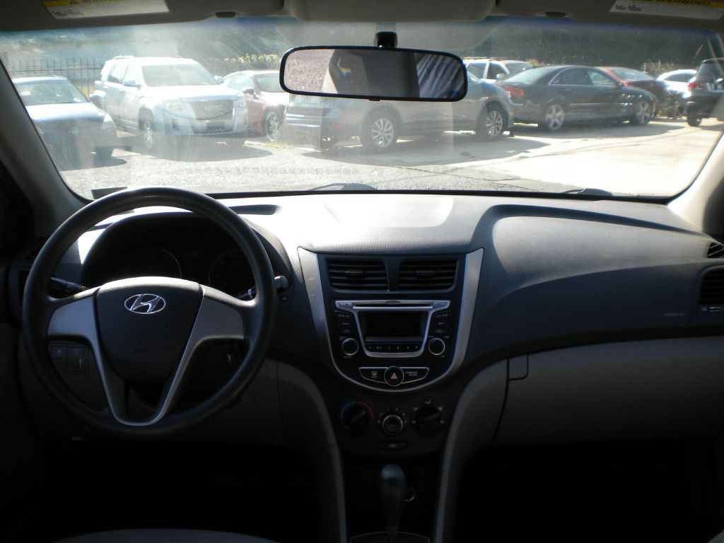 2017 Hyundai Accent Image 19