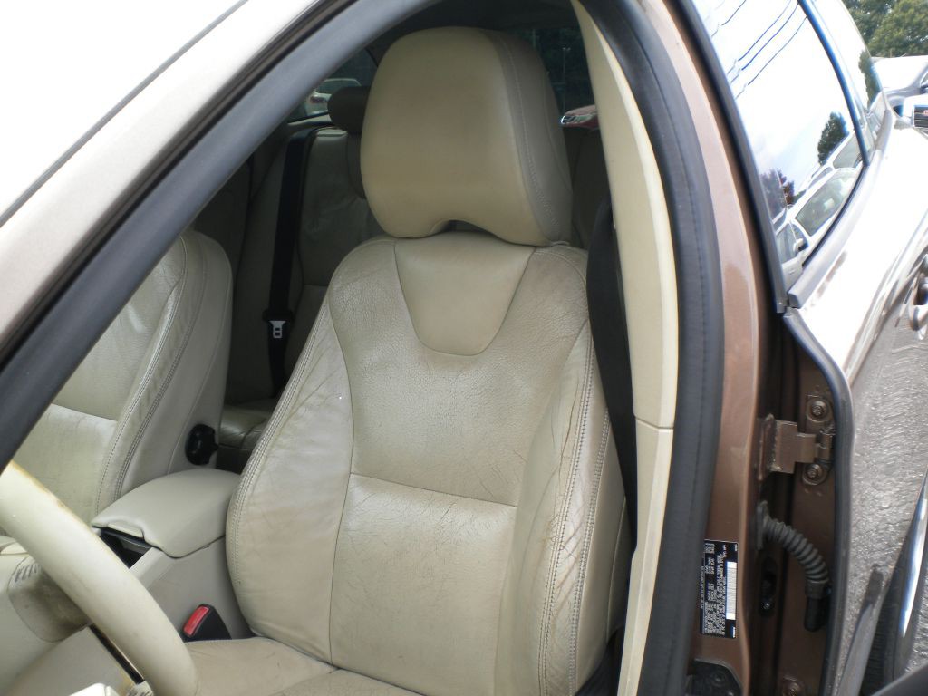 2010 Volvo XC60 Image 9