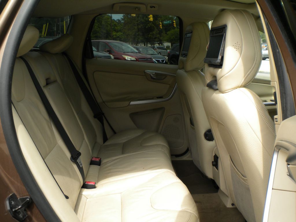 2010 Volvo XC60 Image 16