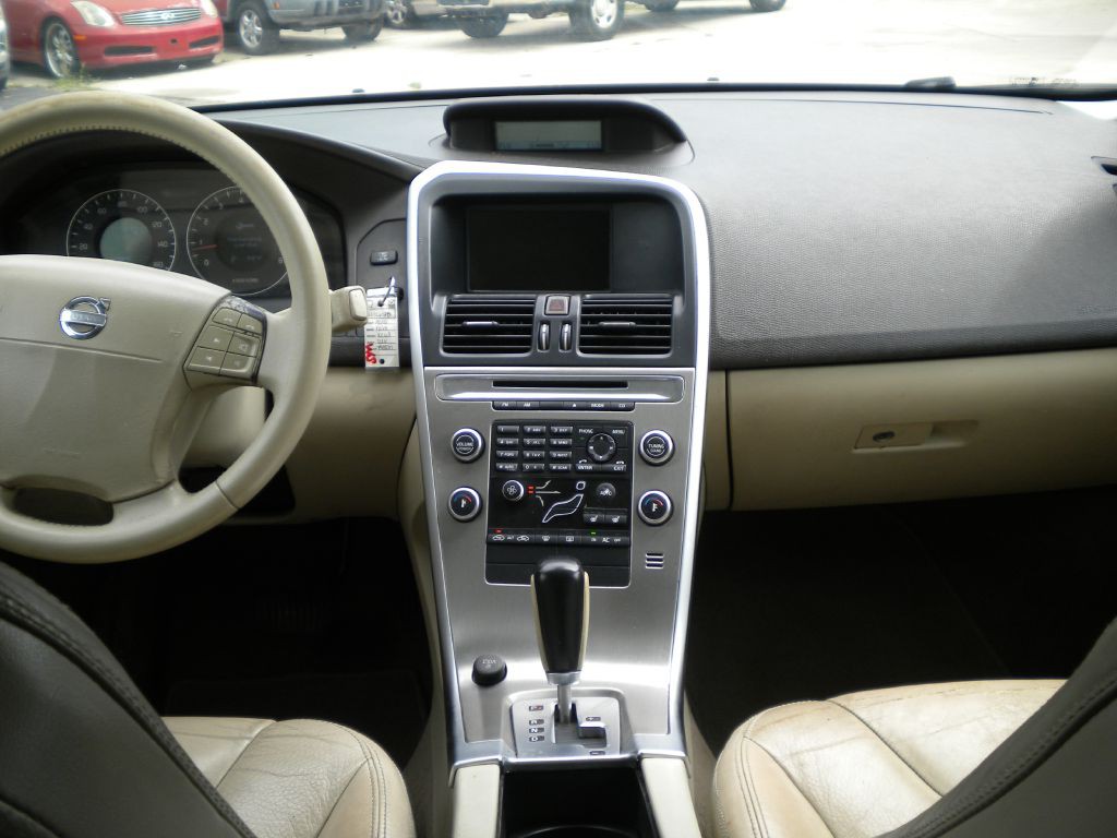2010 Volvo XC60 Image 18