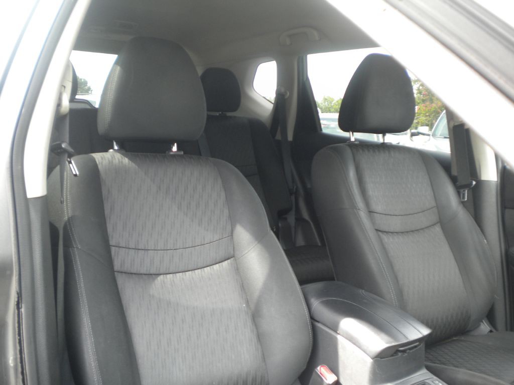 2018 Nissan Rogue Image 11
