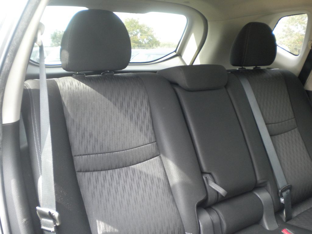 2018 Nissan Rogue Image 15