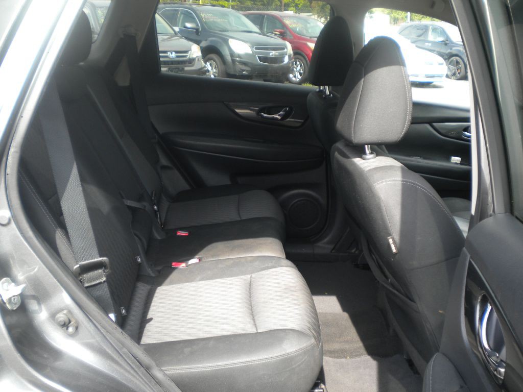 2018 Nissan Rogue Image 16