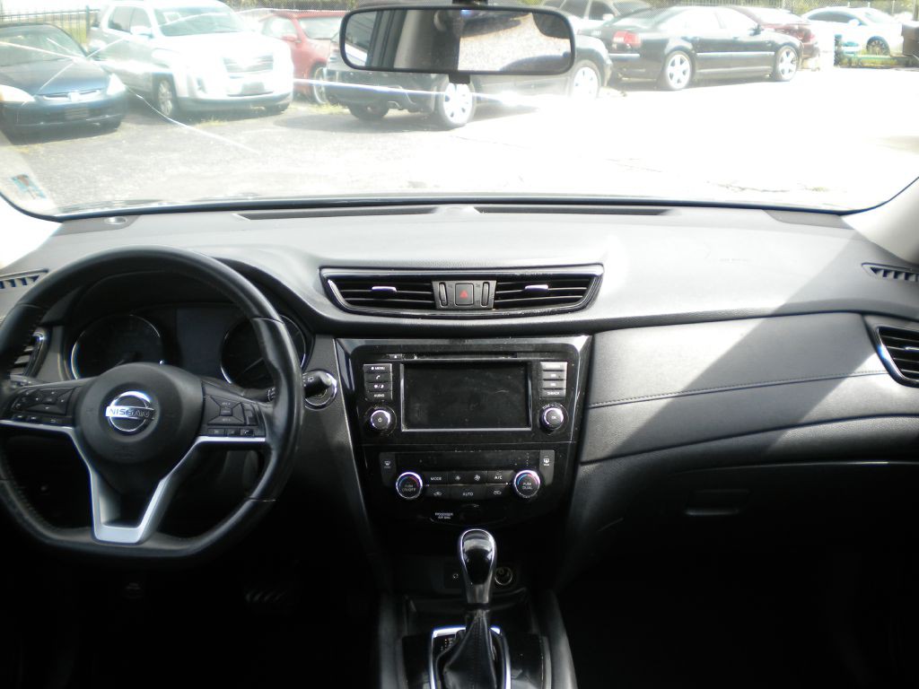 2018 Nissan Rogue Image 18