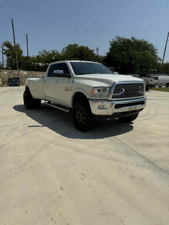 2016 RAM 3500 Image 2