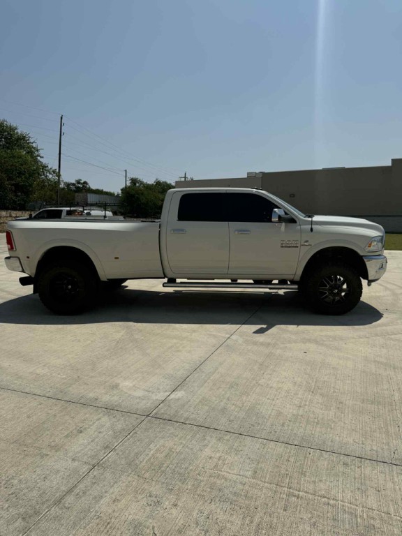 2016 RAM 3500 Image 4