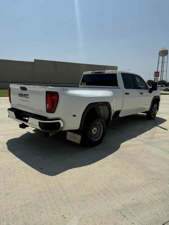 2022 GMC Sierra Image 2