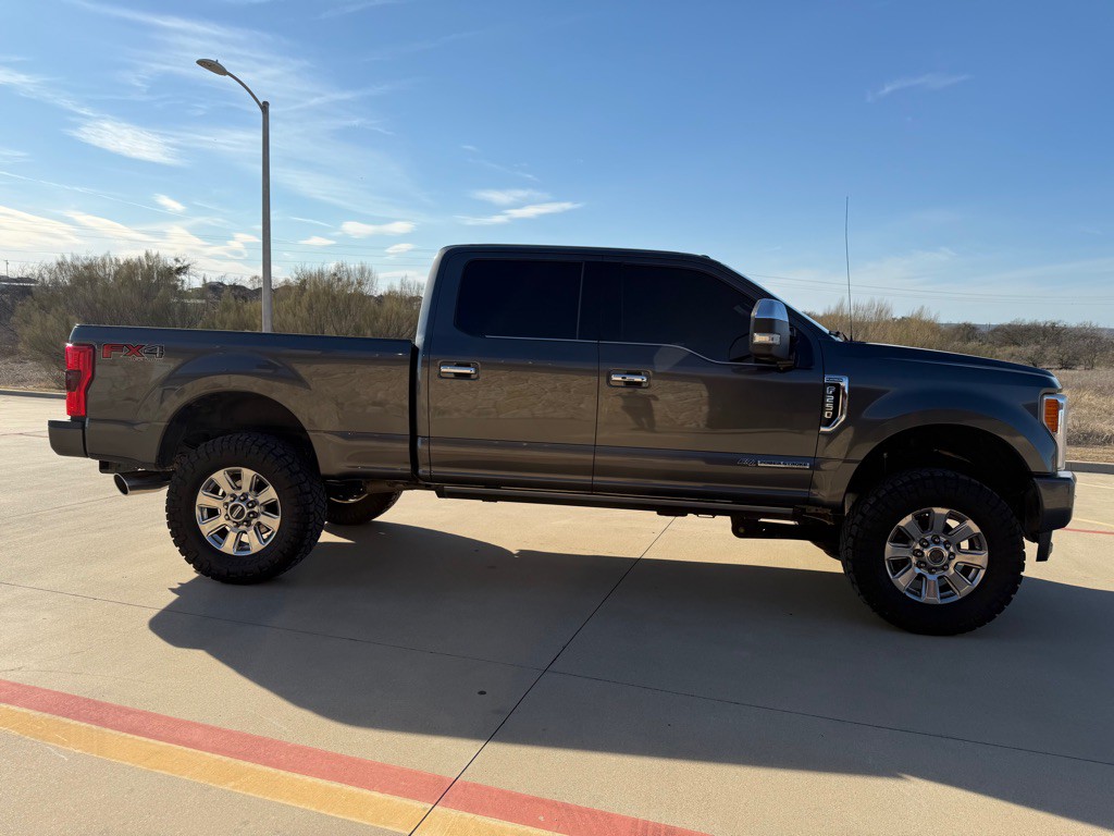 2017 Ford F-250 Image 4