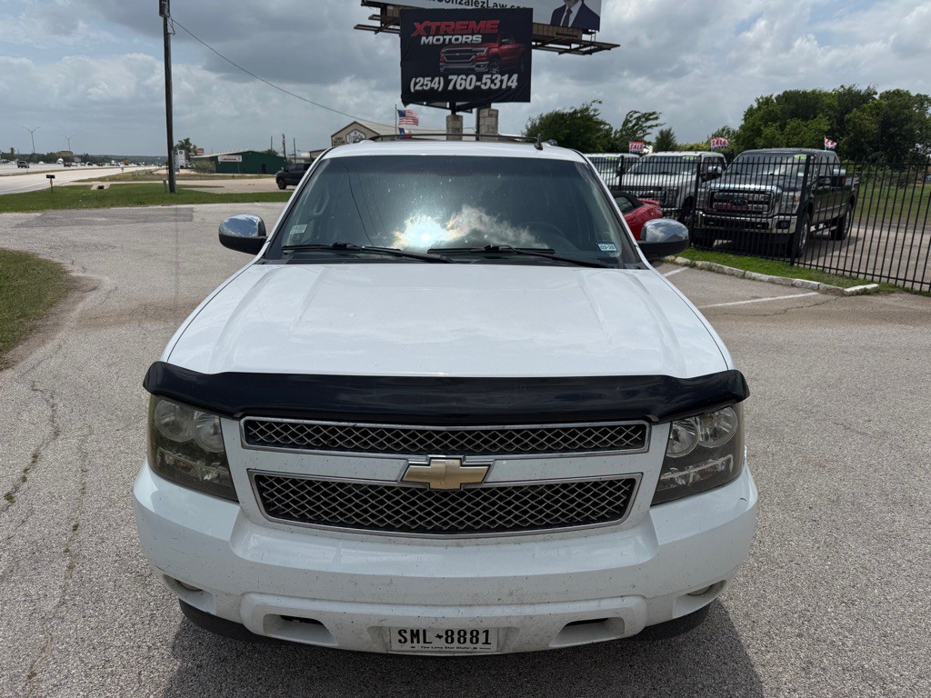 2011 Chevrolet Suburban Image 2