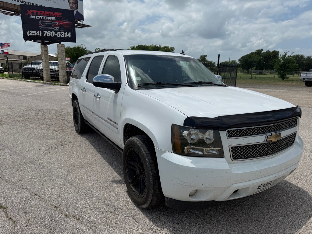 2011 Chevrolet Suburban Image 3