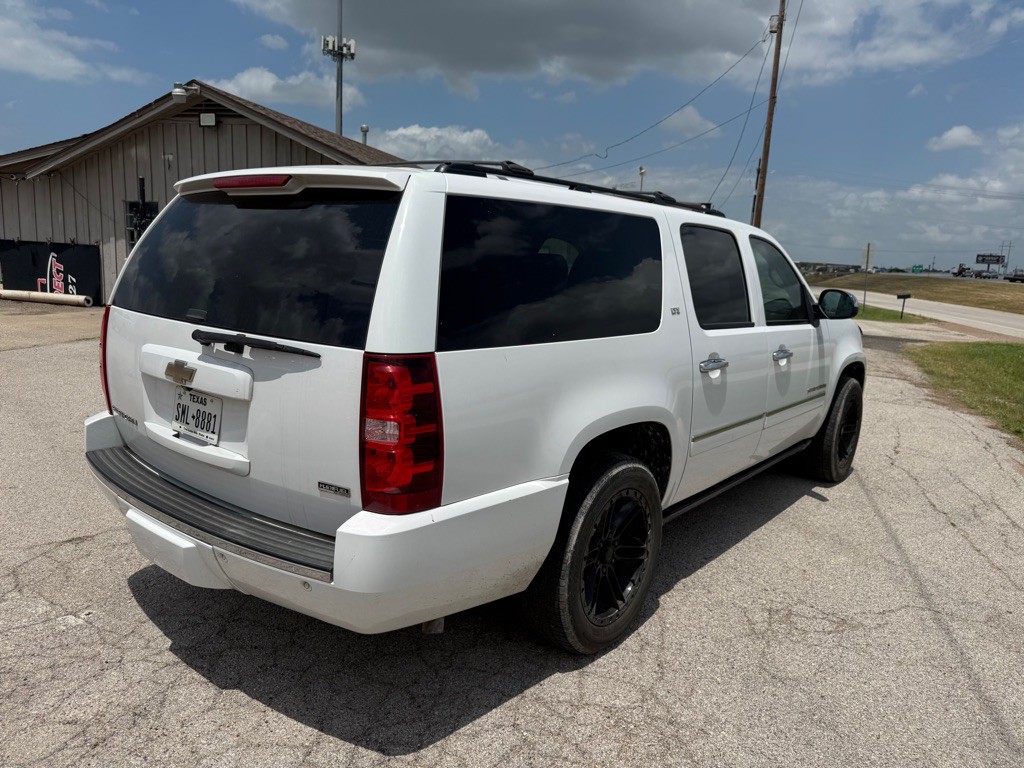2011 Chevrolet Suburban Image 5