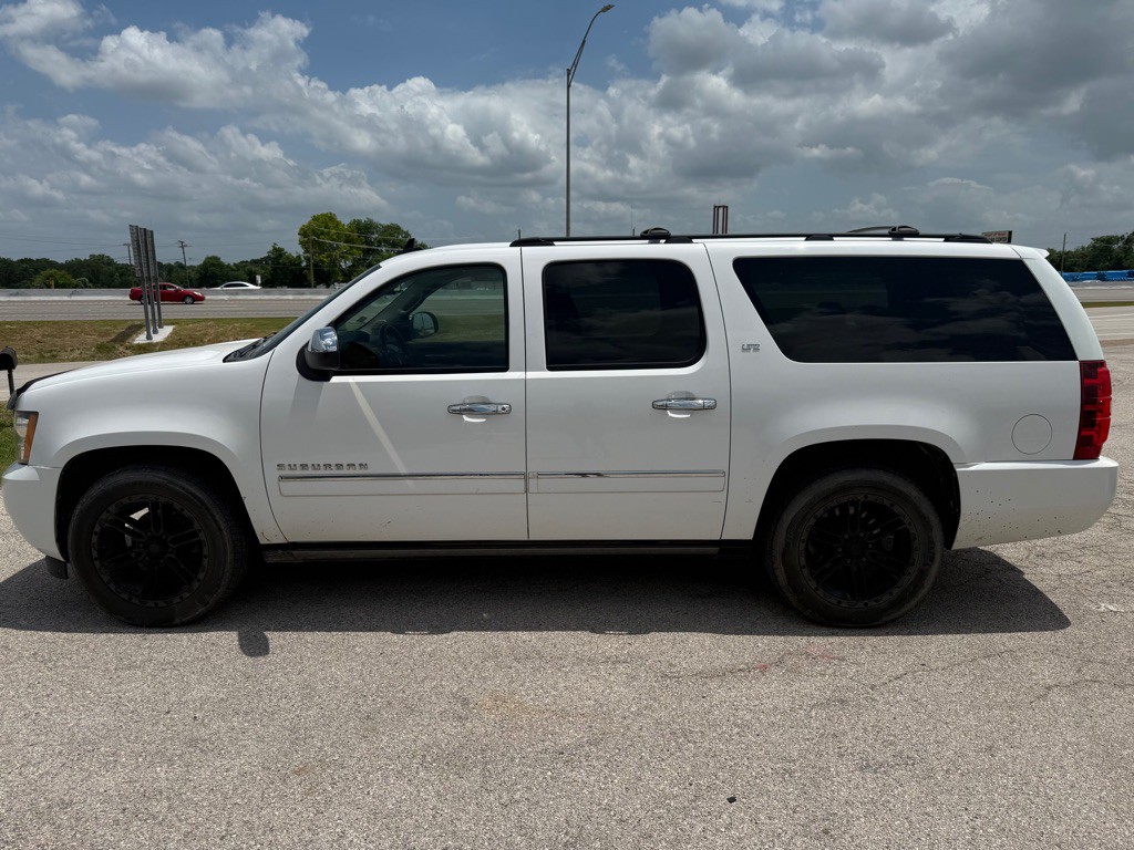 2011 Chevrolet Suburban Image 9