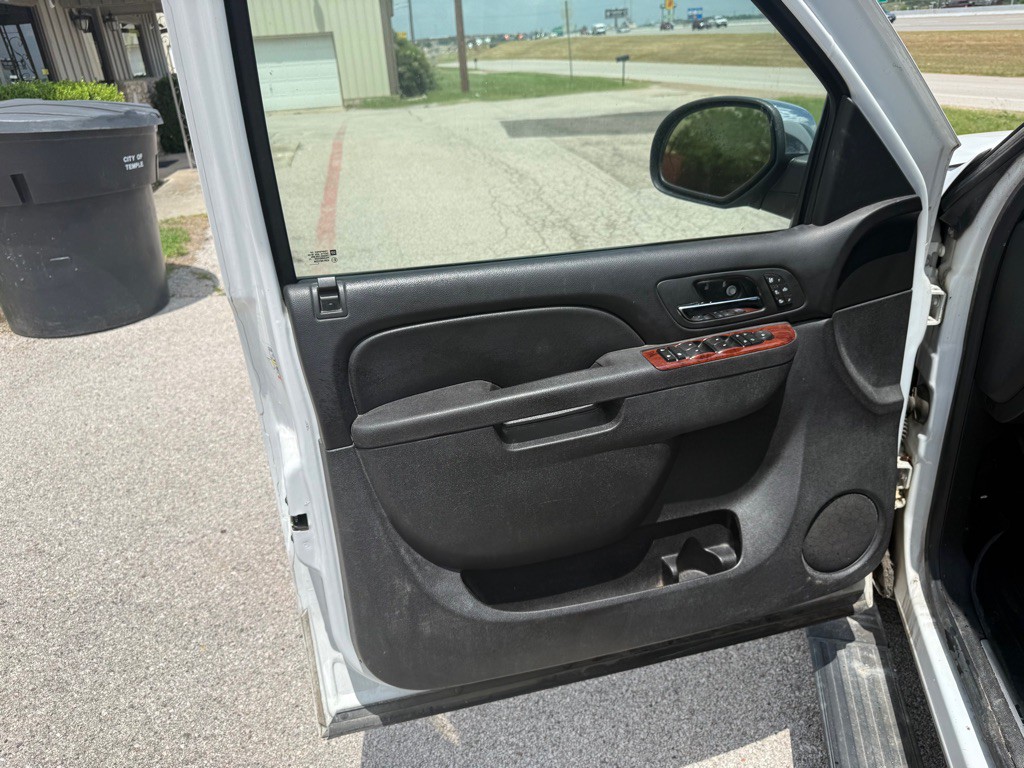 2011 Chevrolet Suburban Image 10