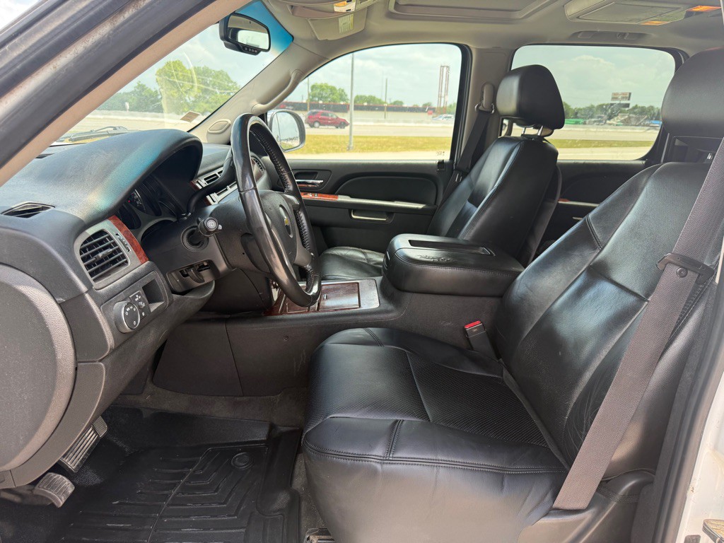 2011 Chevrolet Suburban Image 11