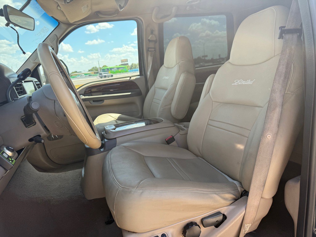 2000 Ford Excursion Image 10