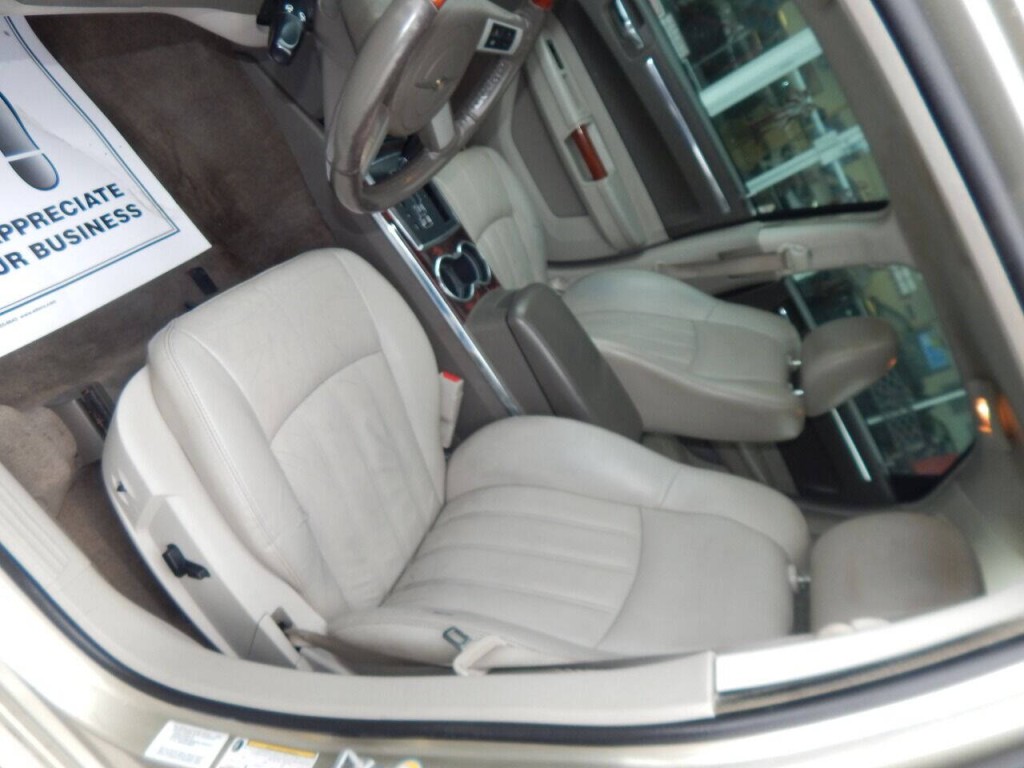 2010 Chrysler 300 Image 14