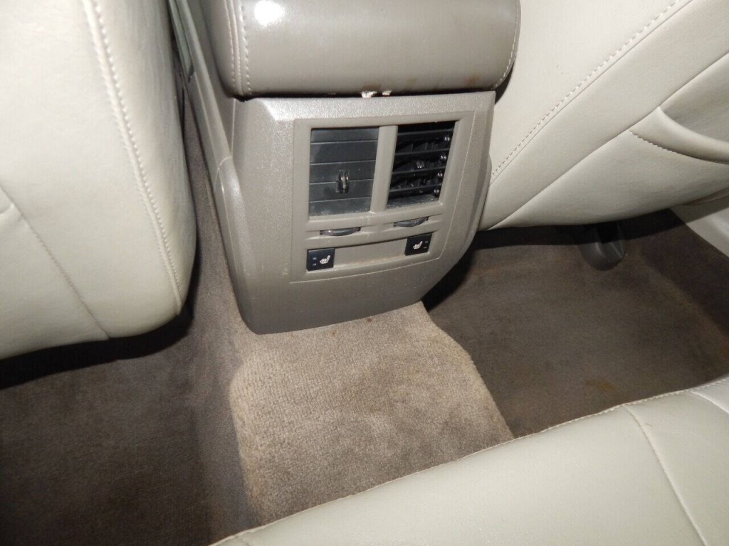 2010 Chrysler 300 Image 19