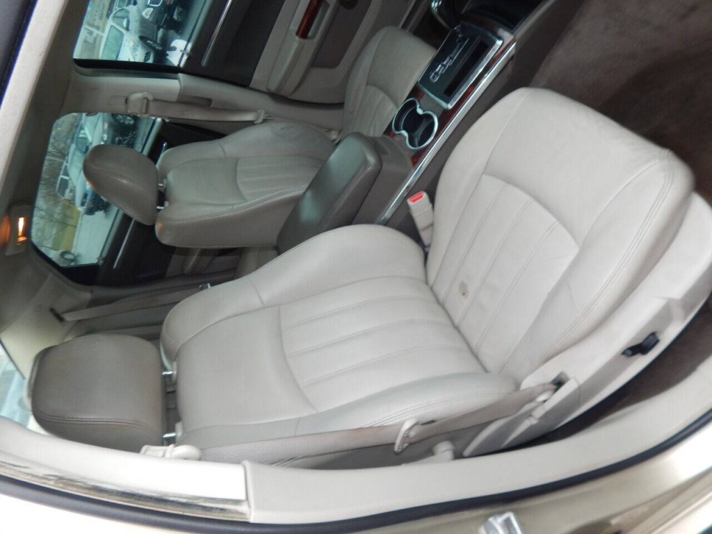 2010 Chrysler 300 Image 32
