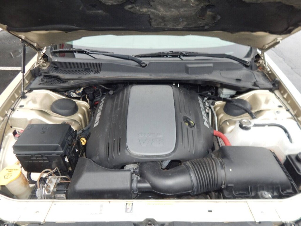 2010 Chrysler 300 Image 36