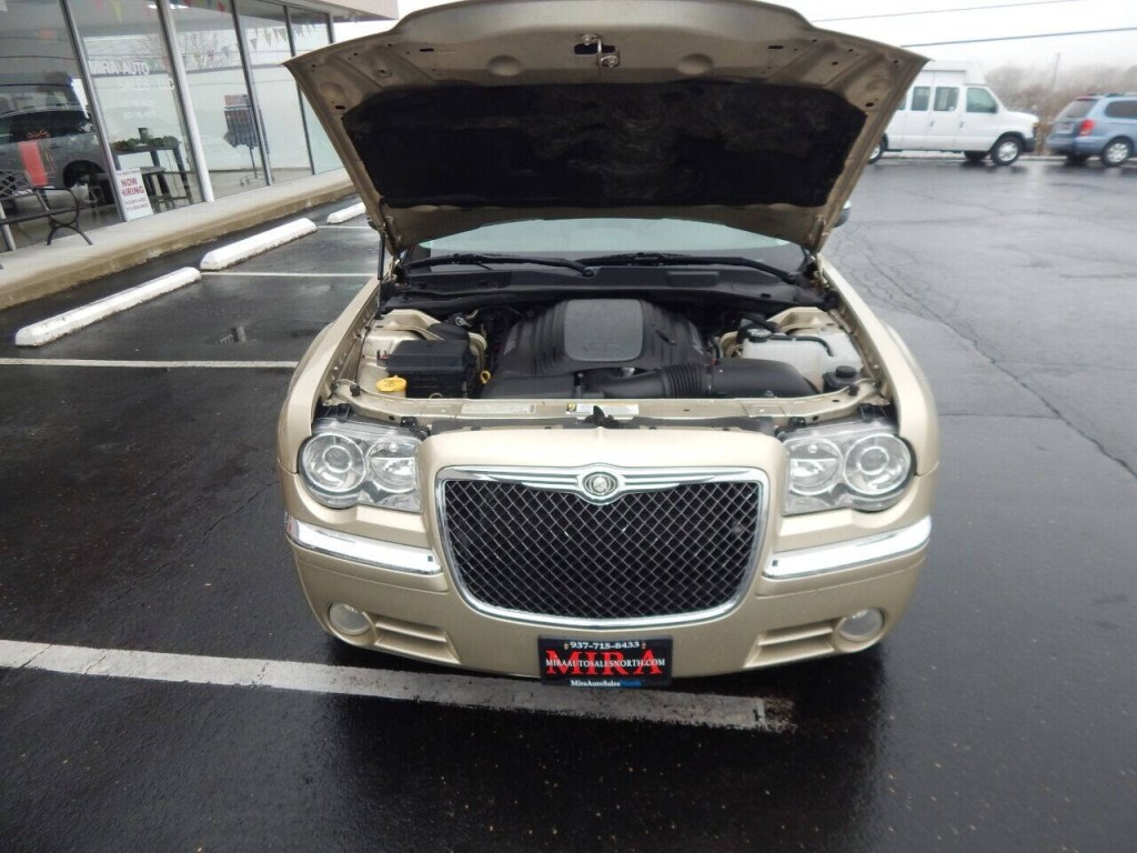 2010 Chrysler 300 Image 37