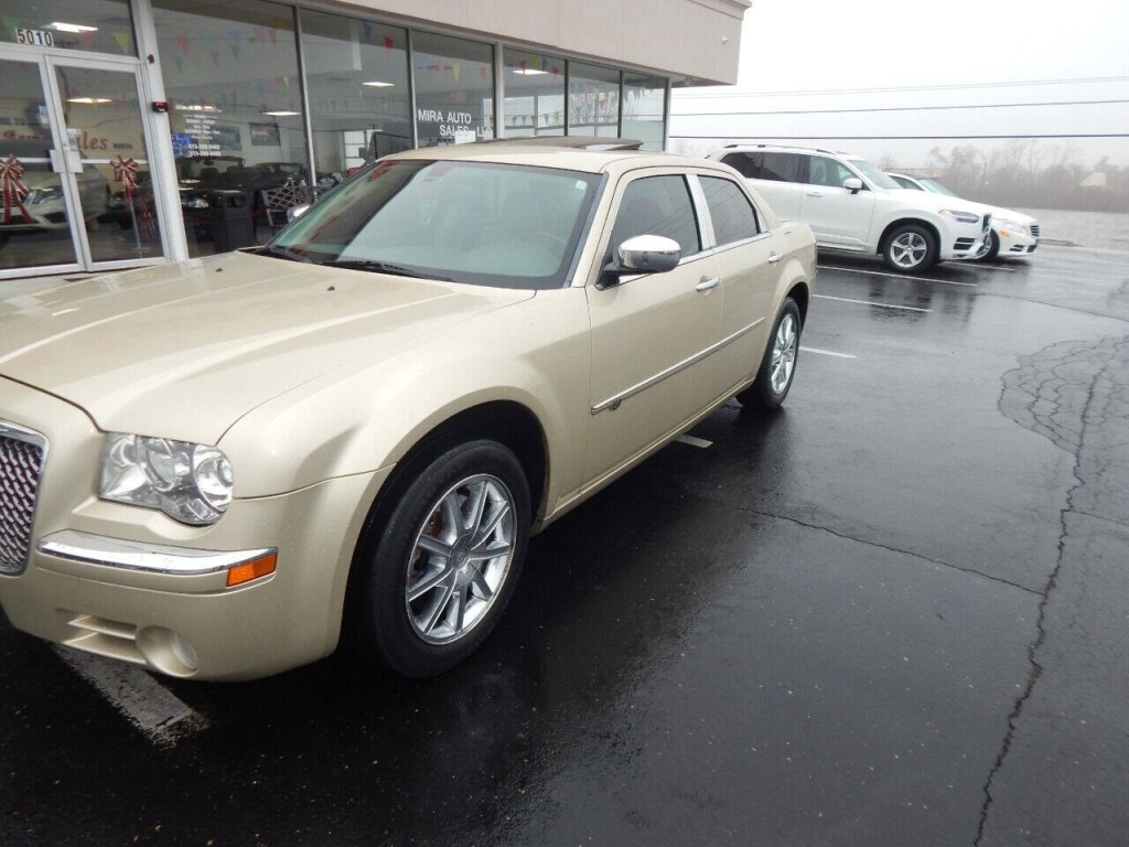 2010 Chrysler 300 Image 39