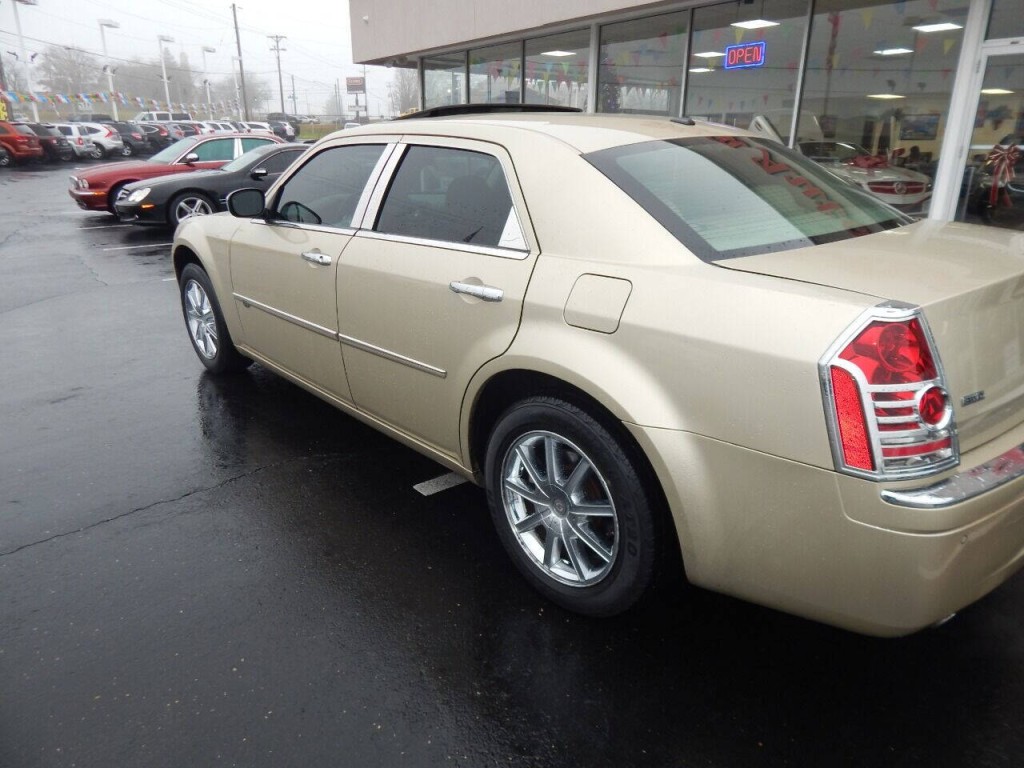 2010 Chrysler 300 Image 43