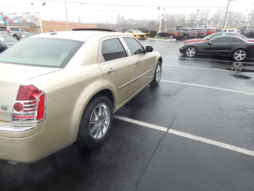 2010 Chrysler 300 Image 47