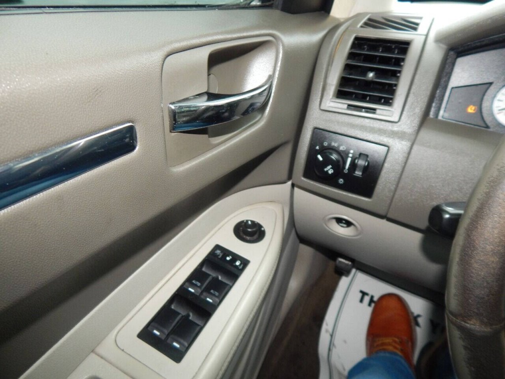 2010 Chrysler 300 Image 57