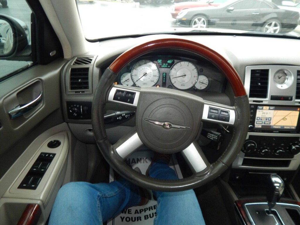 2010 Chrysler 300 Image 58