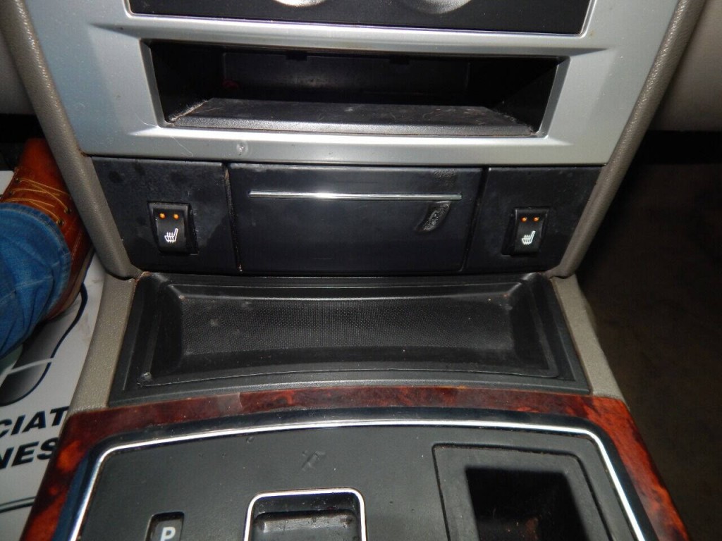 2010 Chrysler 300 Image 60