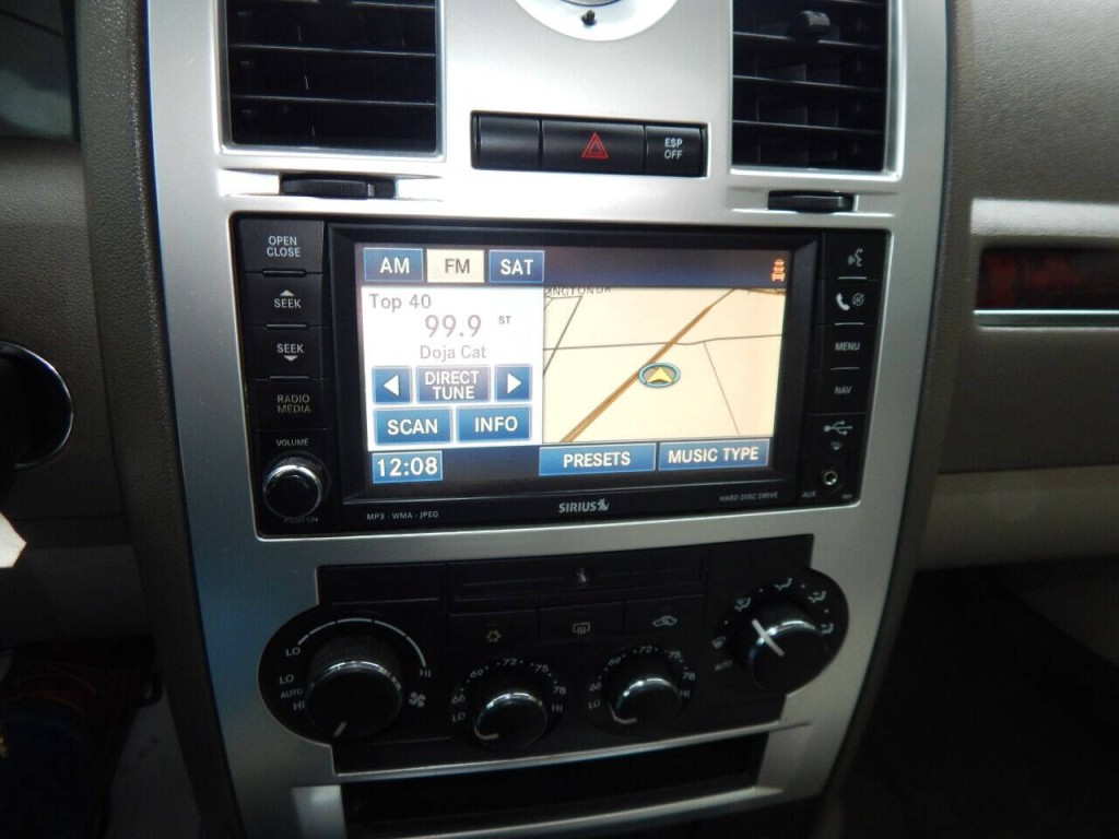 2010 Chrysler 300 Image 62