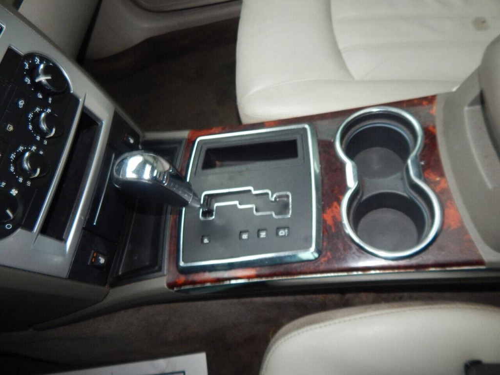 2010 Chrysler 300 Image 63