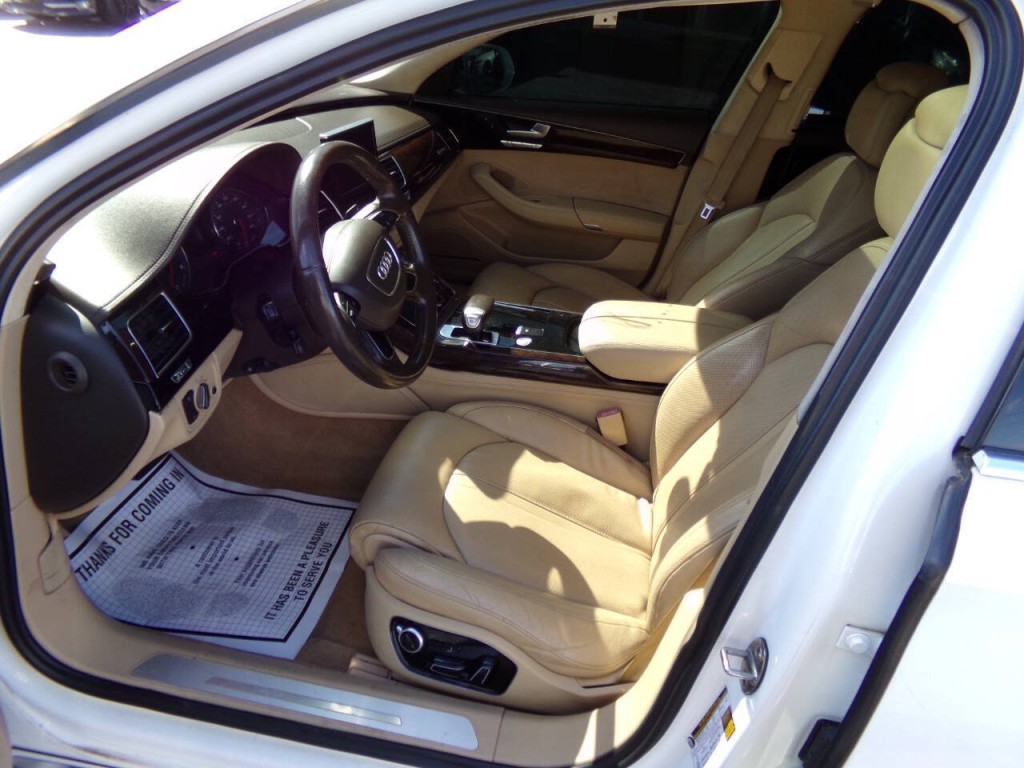 2012 Audi A8 Image 10