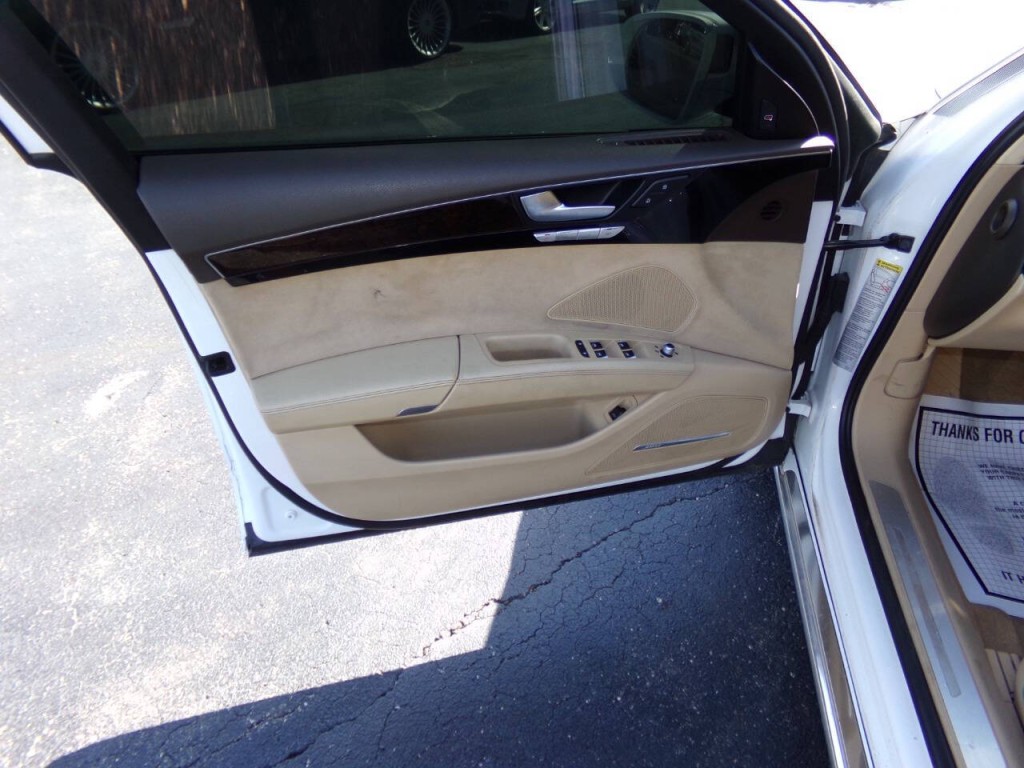2012 Audi A8 Image 12
