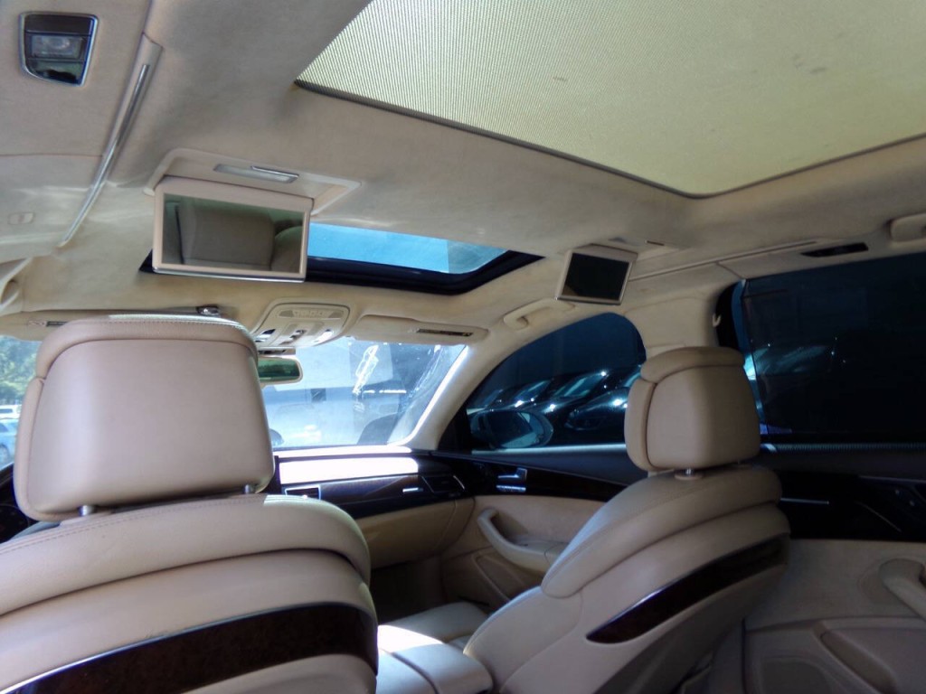 2012 Audi A8 Image 16