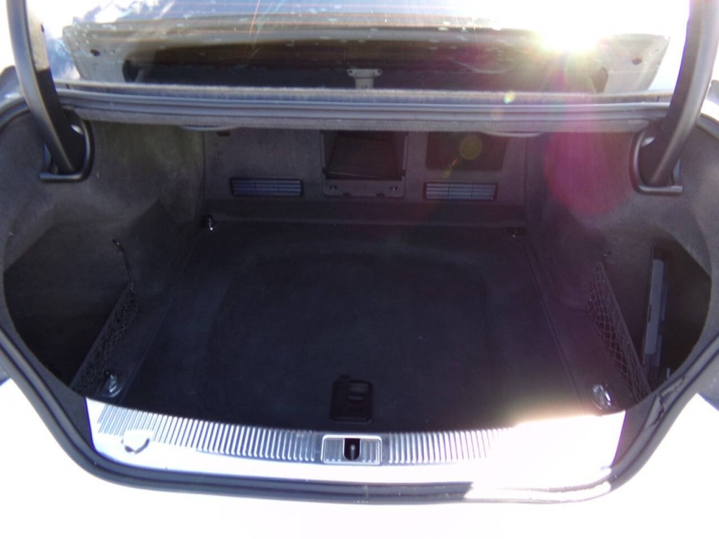 2012 Audi A8 Image 21