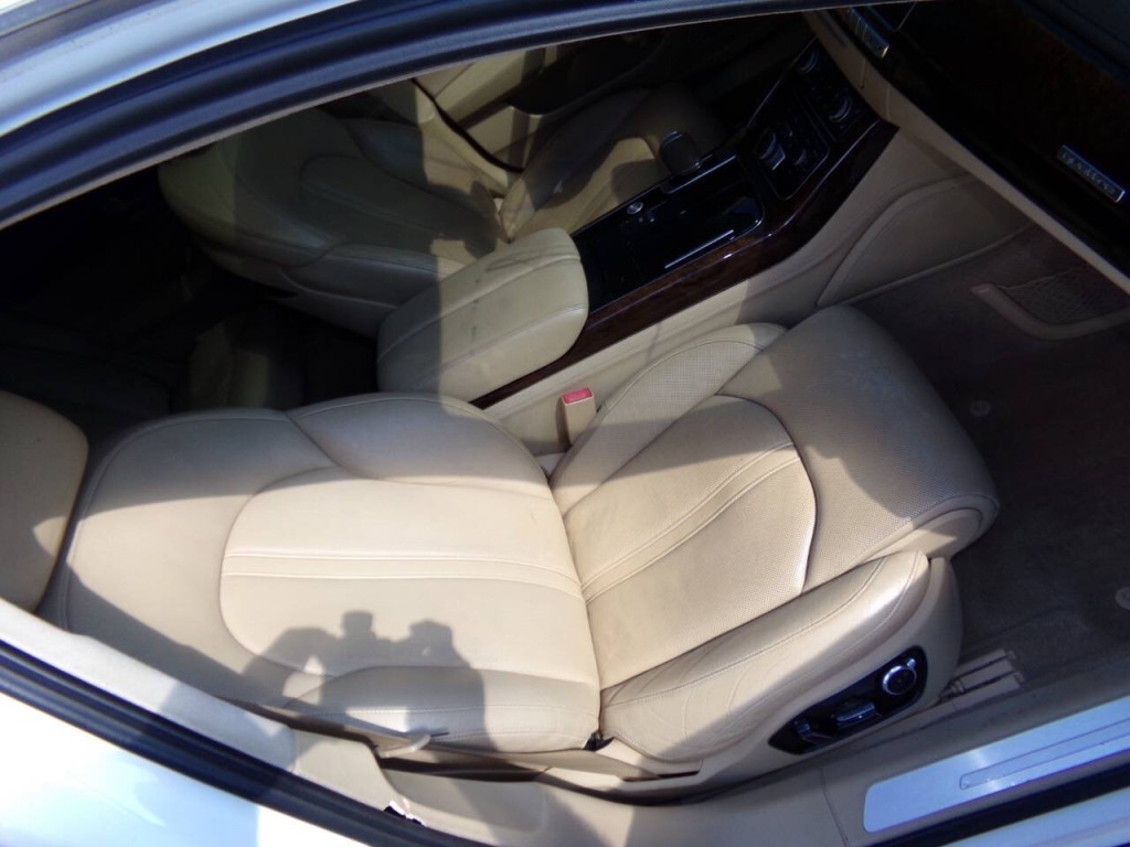 2012 Audi A8 Image 30