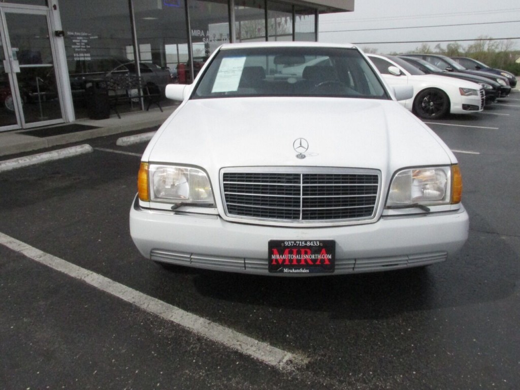 1992 Mercedes-Benz 400-Class Image 2