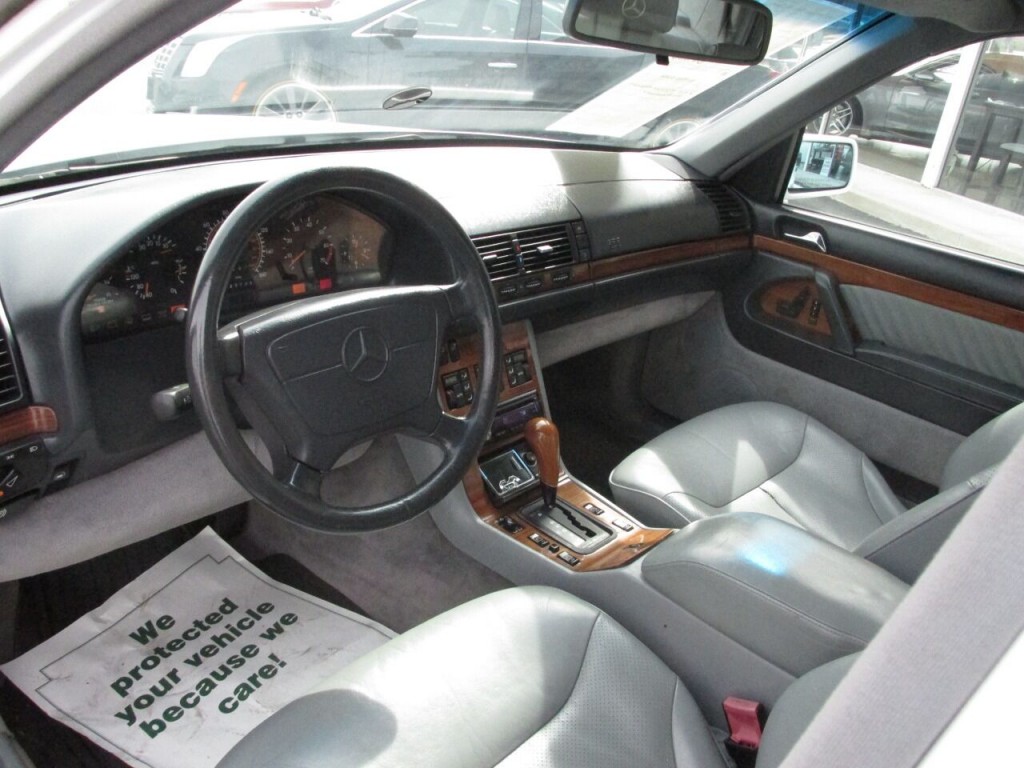 1992 Mercedes-Benz 400-Class Image 5