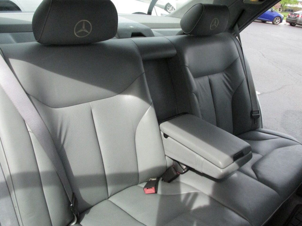 1992 Mercedes-Benz 400-Class Image 9