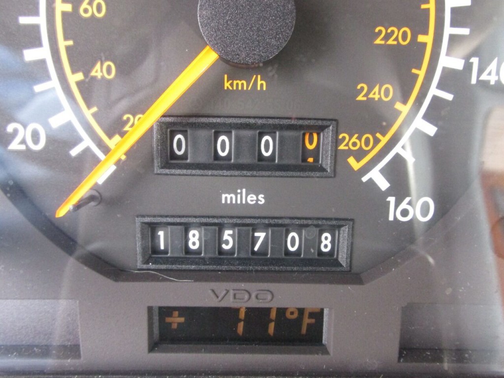 1992 Mercedes-Benz 400-Class Image 21