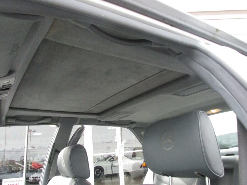 1992 Mercedes-Benz 400-Class Image 29