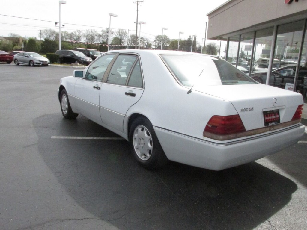 1992 Mercedes-Benz 400-Class Image 45
