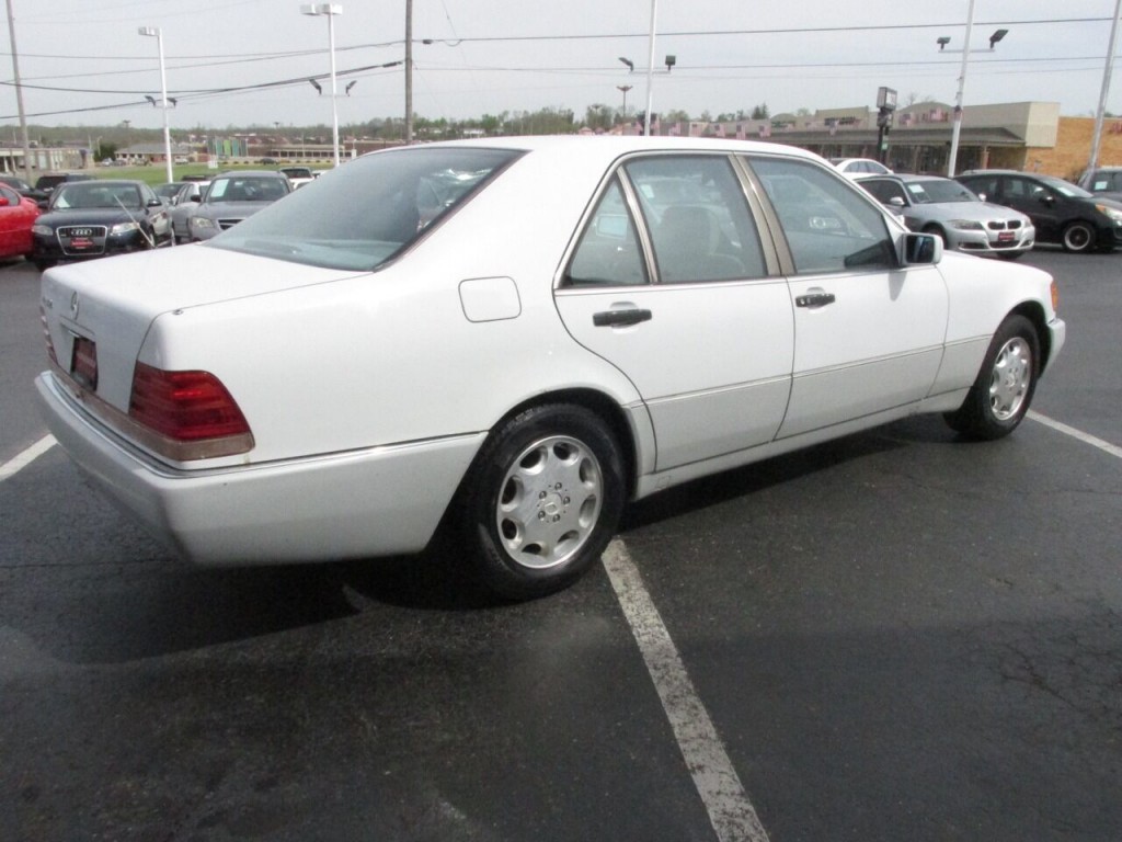 1992 Mercedes-Benz 400-Class Image 47